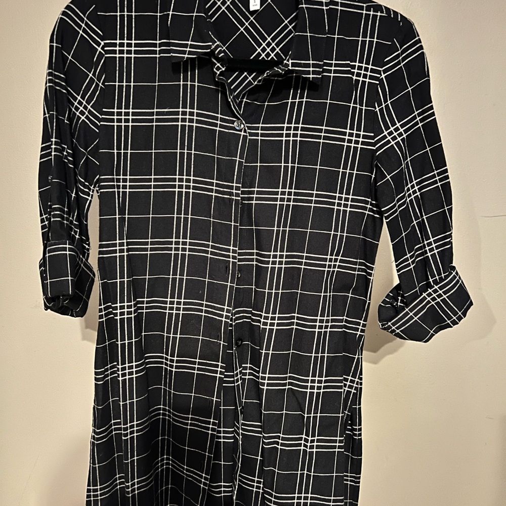 BCBG xxs NWOT Button down extra light flannel side slits blouse